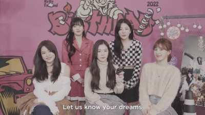 230101 SMTOWN_USA Twitter Update - A surprise holiday message from Red Velvet has arrived! 🤗🧡🎉