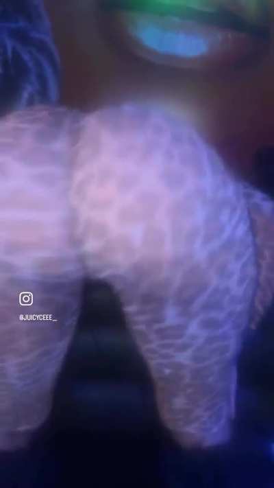 Looks like wings flapping 🥹😍(Ig @JuicyCeee_)