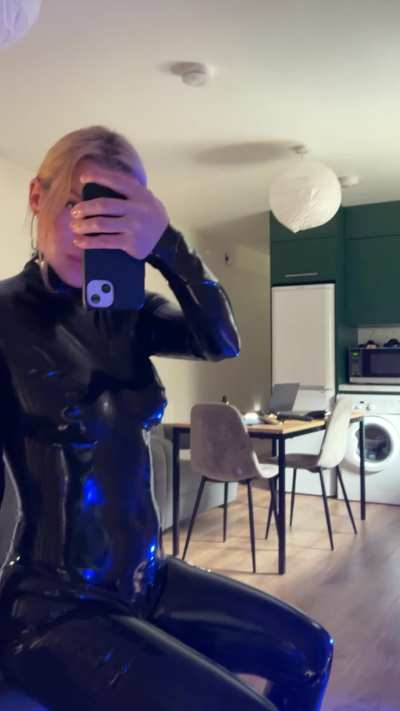 Something is missing on the belt... hmm...

