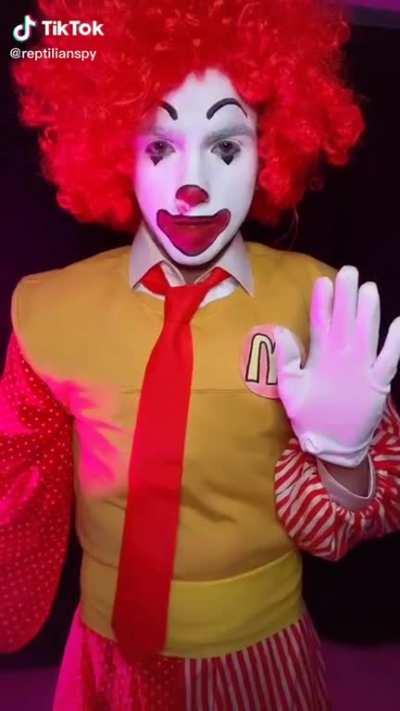 Y'all. Have you seem this mans? Someone come get him