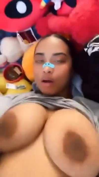 titty for days 😩
