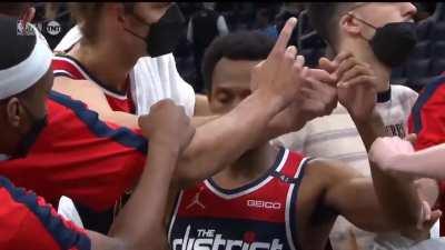 [Highlight] Ish Smith giving his heart out in an attempt to rally the Wizards together during the late game huddle.