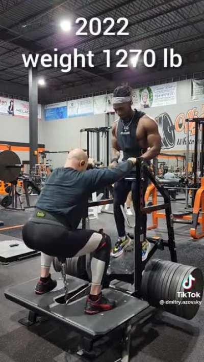 dreamy spotted in the gym as a trainer 😳