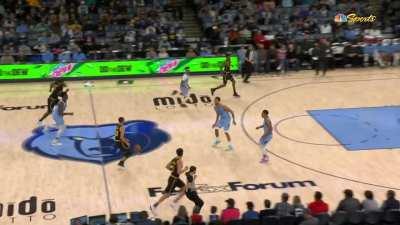 [Highlight] Klay Thompson accidentally runs straight into a ref