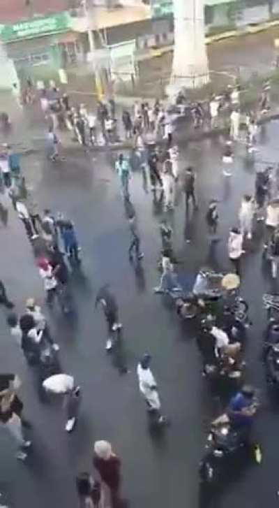 Lo ultimo - Puerto la cruz prendieron una casilla policial en el elevado