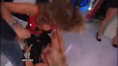 Kelly Kelly ambushed and choked out backstage by Beth Phoenix