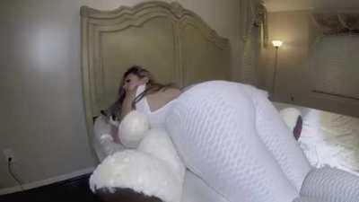 You know who I am. The Queen of Farts 👸🏻, I’m back!❤️