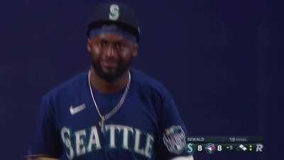 [Highlight] [Highlight] Taylor Trammell makes a great leaping catch in foul territory to send the game to extras!