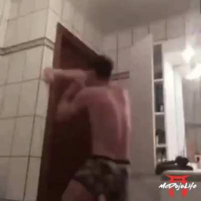 Tek yumrukta amel defterimizi kapatır.