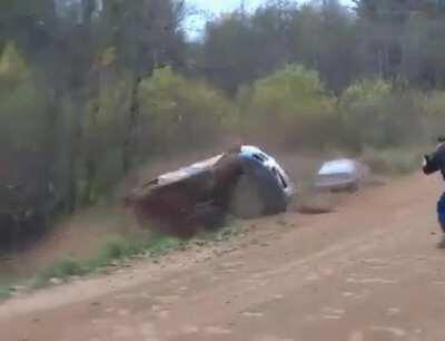 5 cars crashing in a row - GIF