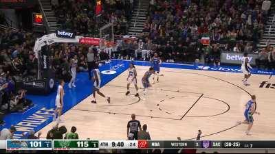 [Highlight] Giannis gets the block on one end and then slams it down in transition!