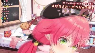 VTuber ruthlessly attacks her viewers (warning, not for the faint of heart)