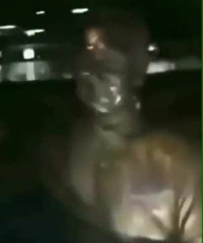 Suspicious gold individual 🤔