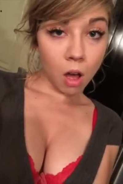 Who wants to help me let Jennette McCurdy suck two cocks at the same time?
