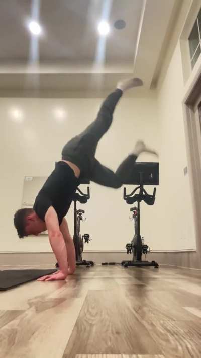 Please critique my handstand!!