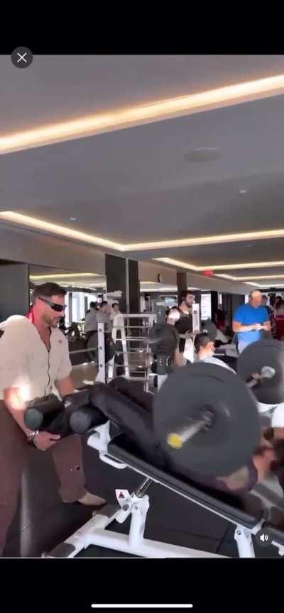 59 yr old Lenny Kravitz at the gym in leather pants and sun glasses 