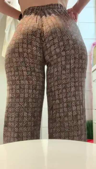 Would you fuck me raw or use a condom? 😩