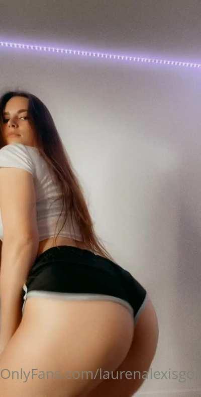 She doesn't make sense ( 2.1GB pack in comments )