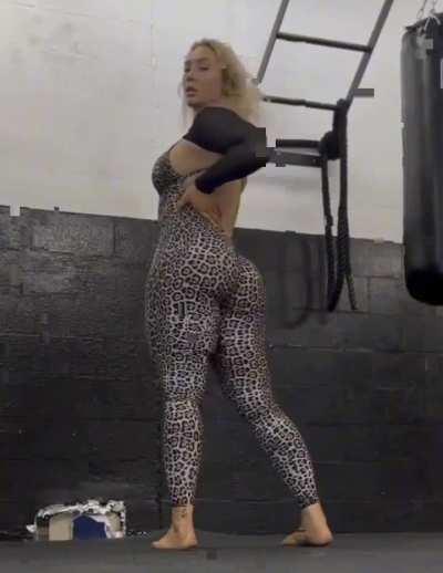 Oh Thikkita ass is jiggling? That's just a normal day for us. Not like were complaining 😏🍑