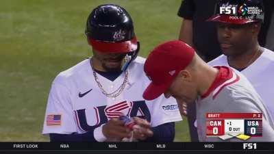 [Highlight] Mookie and Freddie having a laugh together on first base