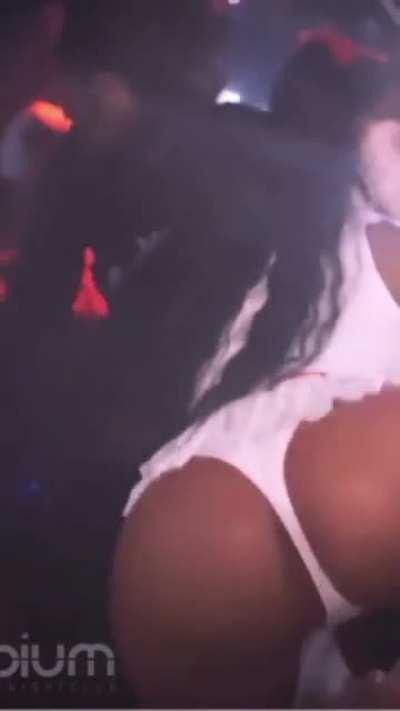 Y’all taking 500k or a chance to smash jayda?