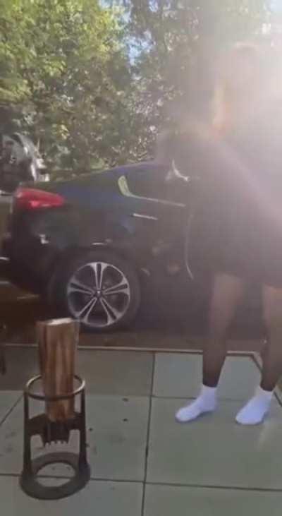 I bet she's got hammer toes.