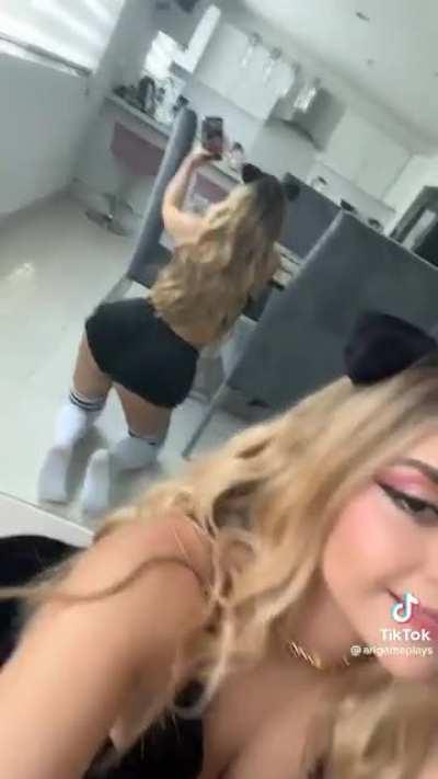 Aqui el tik tok de quedate en 4