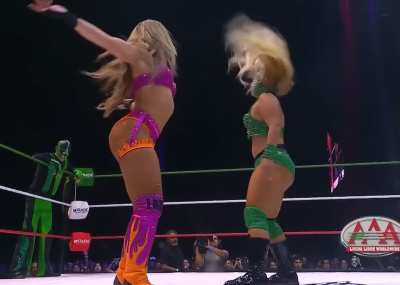 La hiedra and Lola Vice showing off AAA in The Showcenter complex 9/7/25 🍑