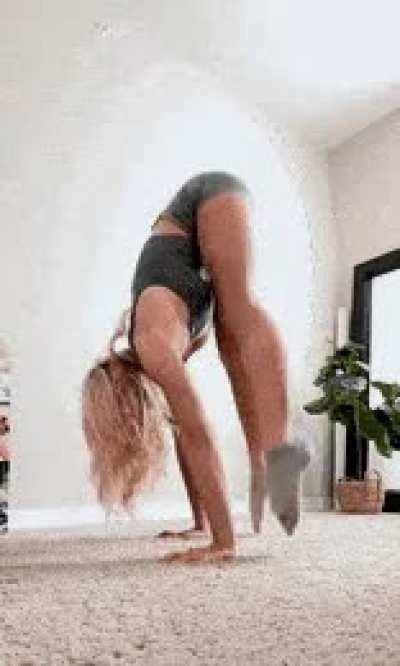 Livvy Dunne and her fat ass has me rock hard and desperately needing to fap