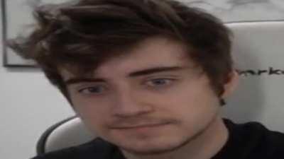 Cellbit cantando Vale Nada, Vale Tudo na live (ele cantando Baka Mitai nos comentários)