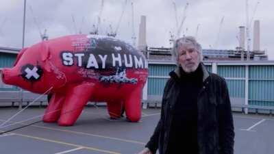 HOW DOES HE DO THAT???!😳😳😳