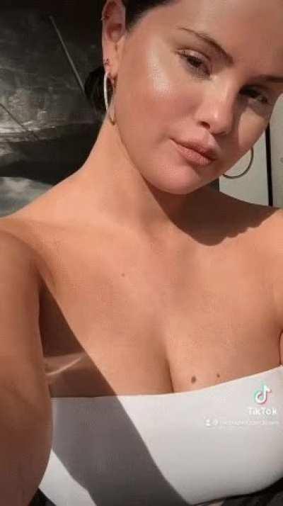 She knows what we like to see