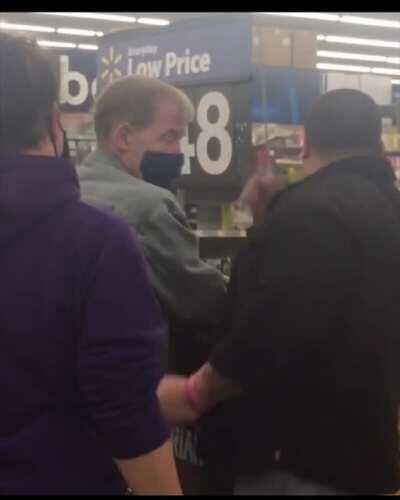 Manchild threatens old man for asking him to wear a mask