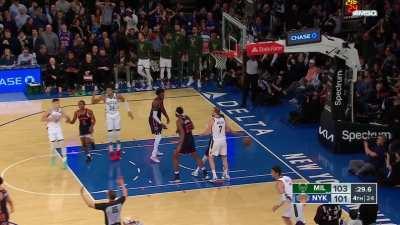 [Highlight] Jrue hits ANOTHER step-back shot to give the Bucks another 4 point lead with 28 seconds left!