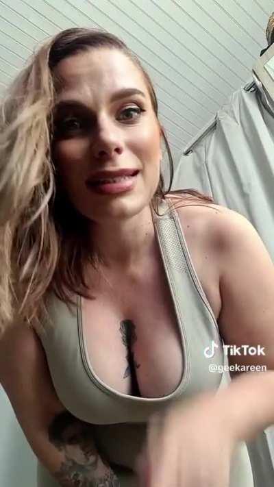 @geekareen is thick on both sides