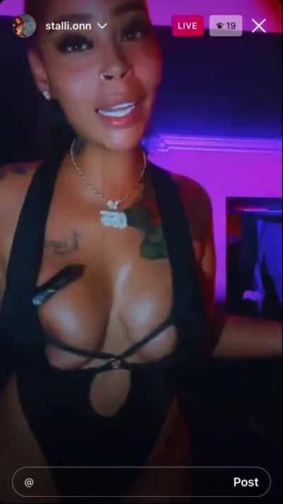 My dumb ass phone froze out at the end 😒 but beefy booty 😍😍😍