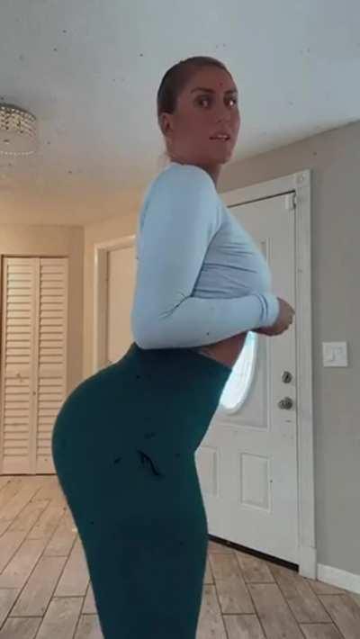 You can just tell she needs big ones 🥵