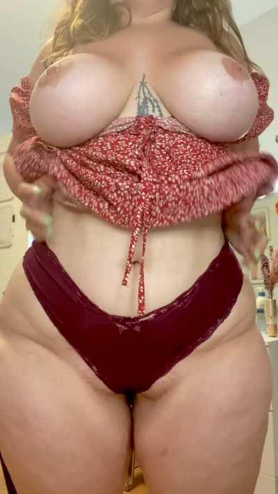 Almost broke my ankle trying to show off my curves.. worth it tho 👌🏻