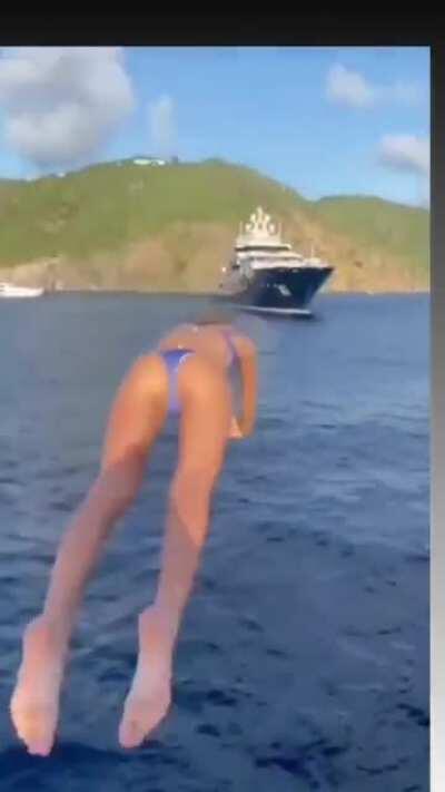 How to dive with elegance.