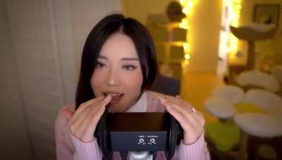 Kimi’s ASMR does things to me… 😳