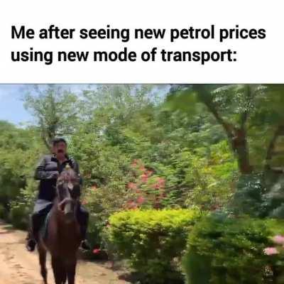 Petrol bohat mehenga ho gya hai