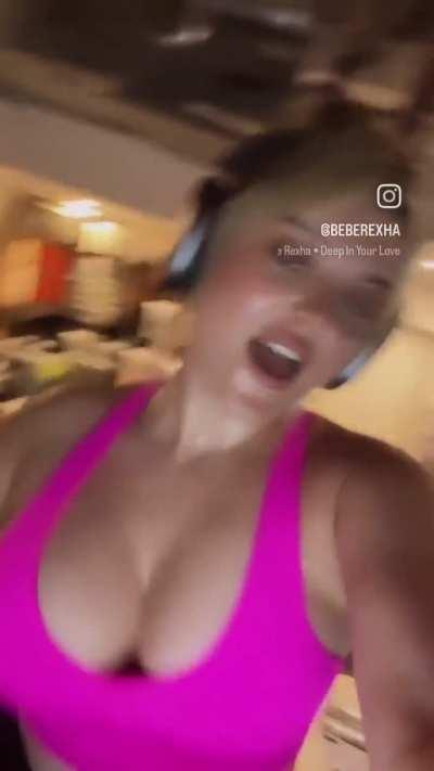 Celebrity jiggle