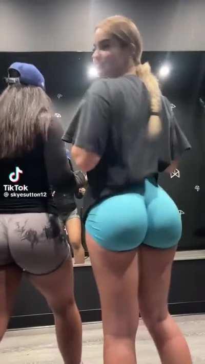 @skyesutton12 they both jiggle