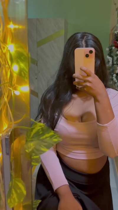 21 F here horny, bored and nothing to do 