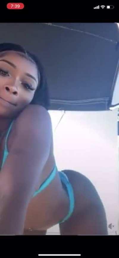 Armani Caesar (@armanicaesar)