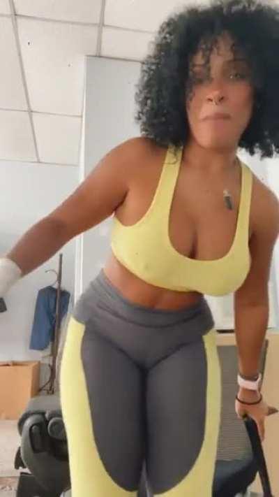 What would y’all rank this big booty slut on a scale of 1 to 10? 🔥😁