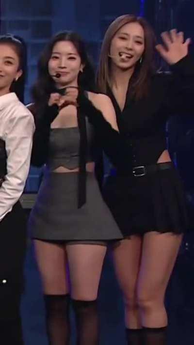 Dahyun & Tzuyu legs