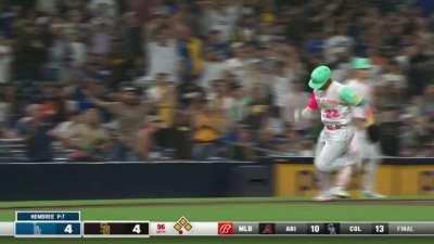 [Highlight] Jake Cronenworth takes you to the crone zone as he walks off the Dodgers in the 10th!