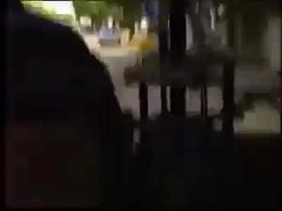 El tipo manejaba con caja de cambios manual, cortaba boleto (había infinitas secciones), contaba el dinero y te daba el cambio