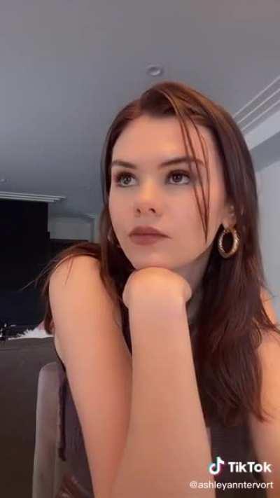 why does it look like i have no hand is the caption